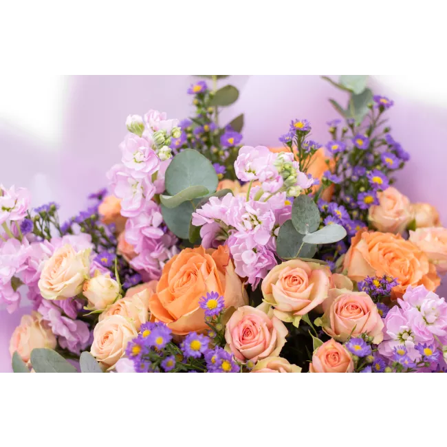 Bouquet of Ecuadorian and spray roses